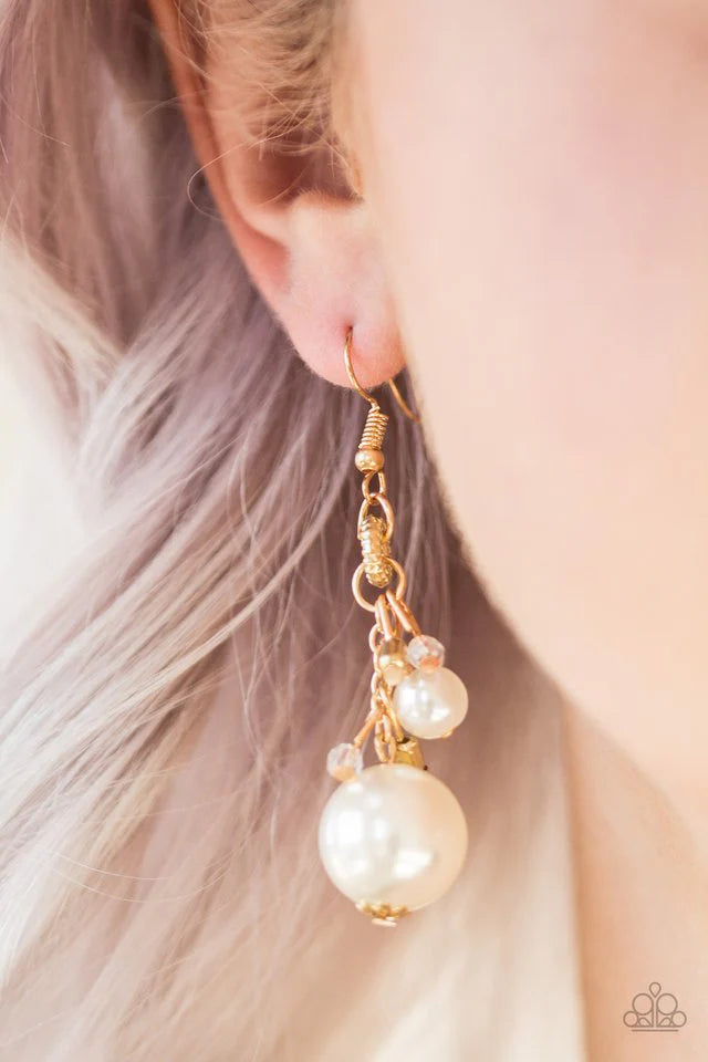 Paparazzi Earrings - Timelessly Traditional - Gold