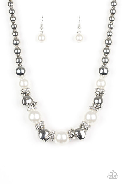 Paparazzi Necklace - Hollywood HAUTE Spot - White