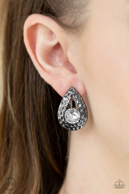 Paparazzi Clip On Earrings - Elite Edge - Black