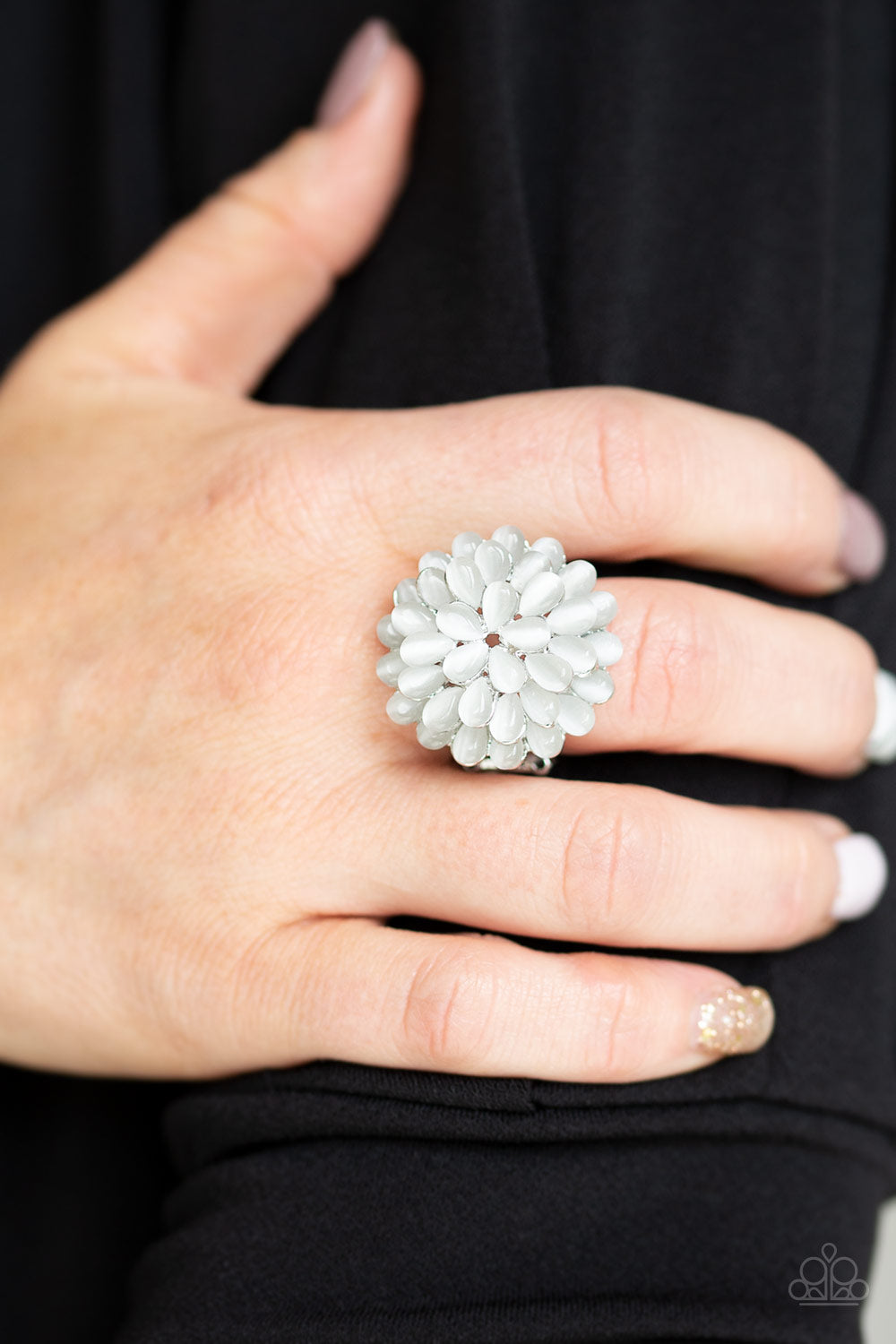 Paparazzi Ring - Bloomin Bloomer - White