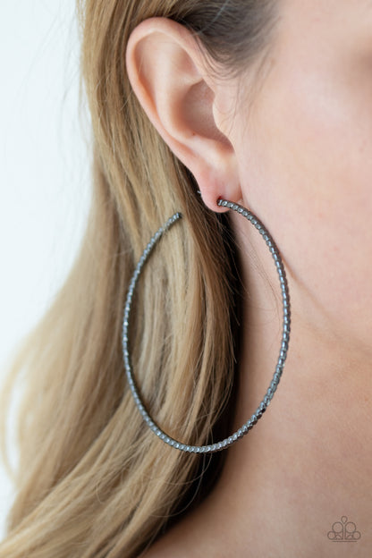 Paparazzi Earrings - Pump Up The Volume - Black