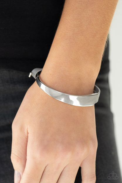 Paparazzi Bracelet - A Notch Above The Rest - Gray