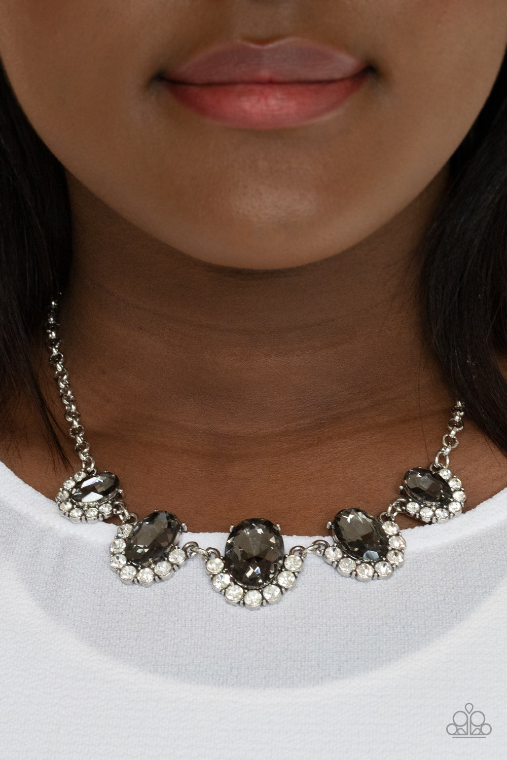 Paparazzi Necklace - The Queen Demands It - Silver