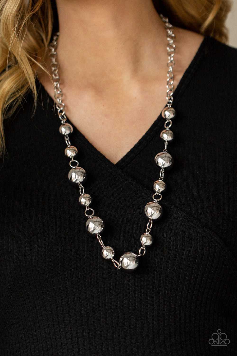 Paparazzi Necklace - Commanding Composure - Silver