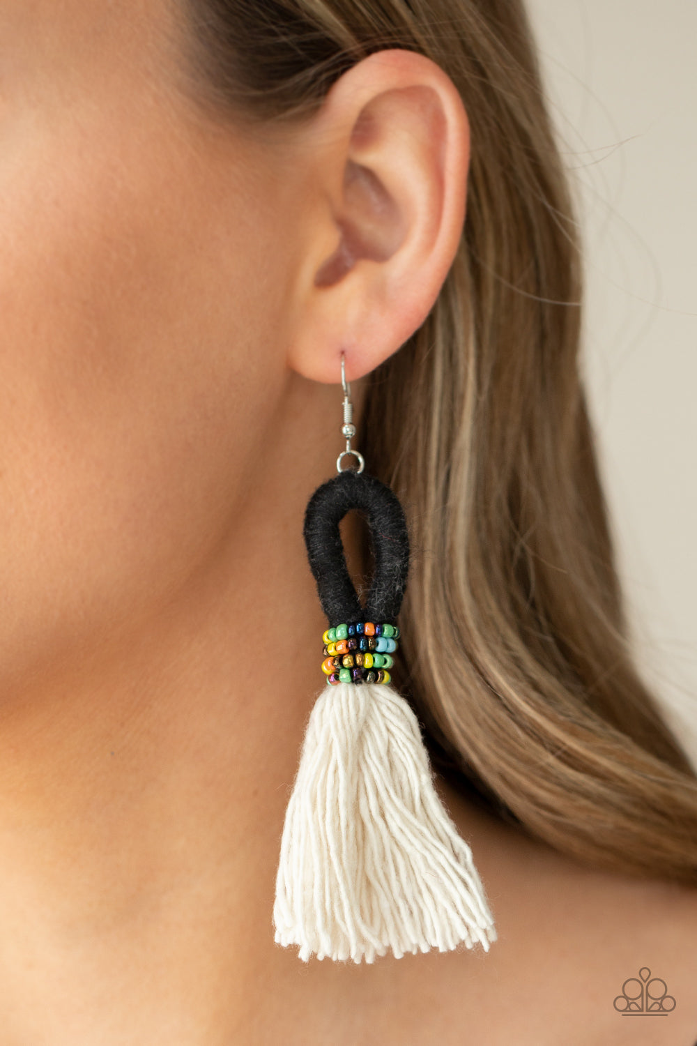 Paparazzi Earrings - The Dustup - Black