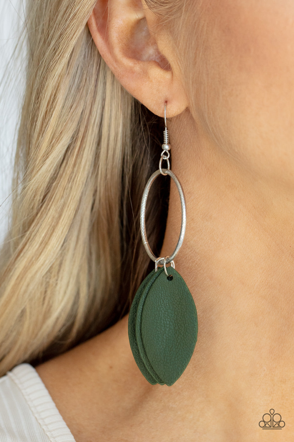 Paparazzi Earrings - Leafy Laguna - Green