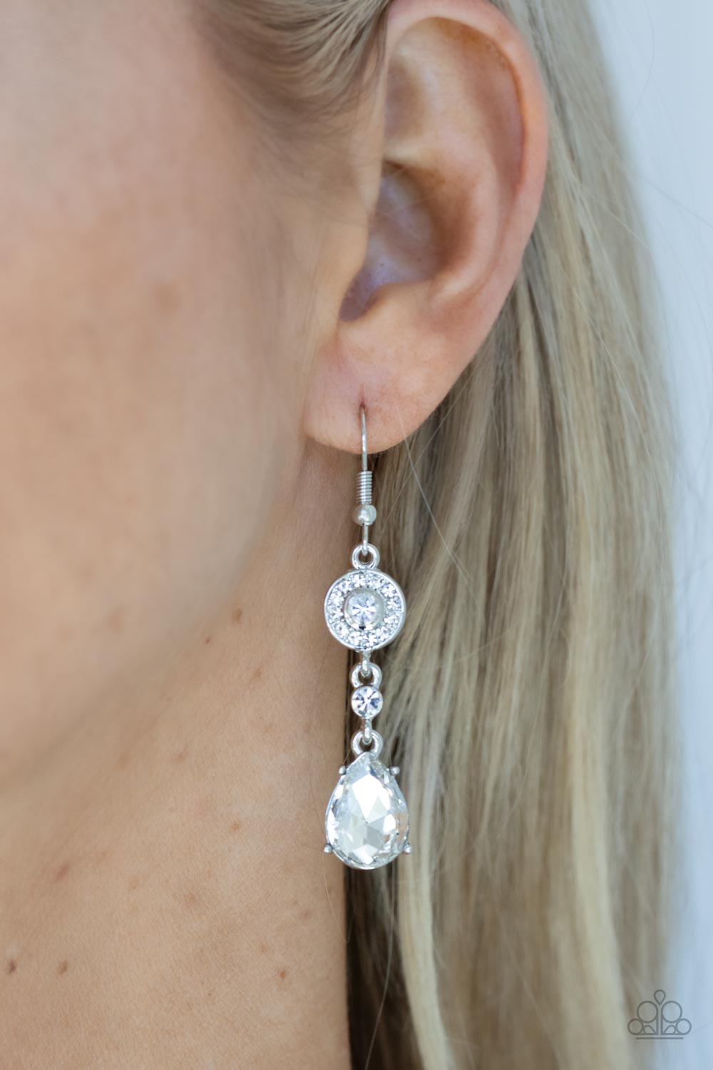 Paparazzi Earrings - Graceful Glimmer - Silver