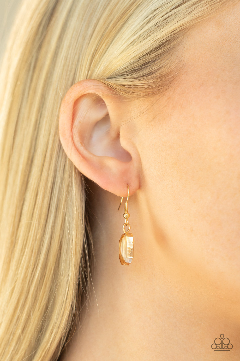 Paparazzi Earrings - Heard It On The HEIR-Waves - Gold