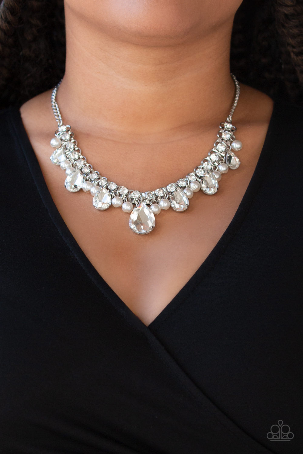 Paparazzi Necklace - Knockout Queen - White