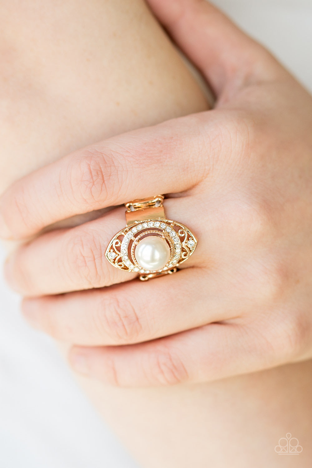 Paparazzi Ring - Pearl Posh - Gold